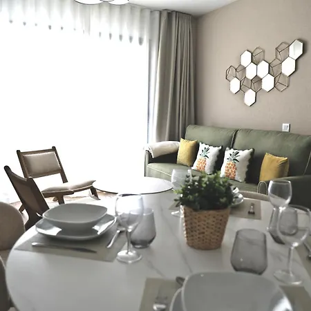 דירה Elegant Beachside 2 Bedroom With Rooftop Pool אסטפונה