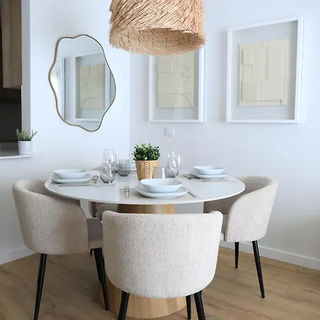 Elegant Beachside 2 Bedroom With Rooftop Pool אסטפונה