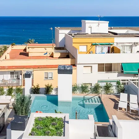 דירה Elegant Beachside 2 Bedroom With Rooftop Pool