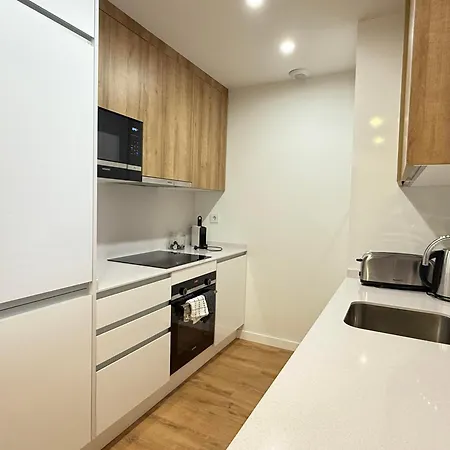 Elegant Beachside 2 Bedroom With Rooftop Pool * Эстепона