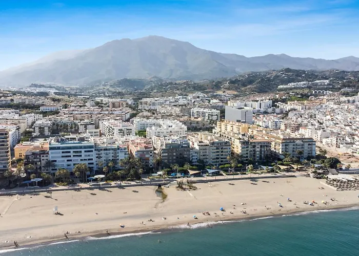 Elegant Beachside 2 Bedroom With Rooftop Pool *