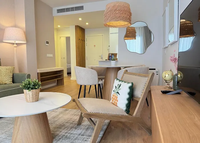 Elegant Beachside 2 Bedroom With Rooftop Pool Эстепона