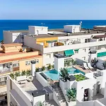 Elegant Beachside 2 Bedroom With Rooftop Pool אסטפונה