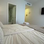 דירה Elegant Beachside 2 Bedroom With Rooftop Pool *