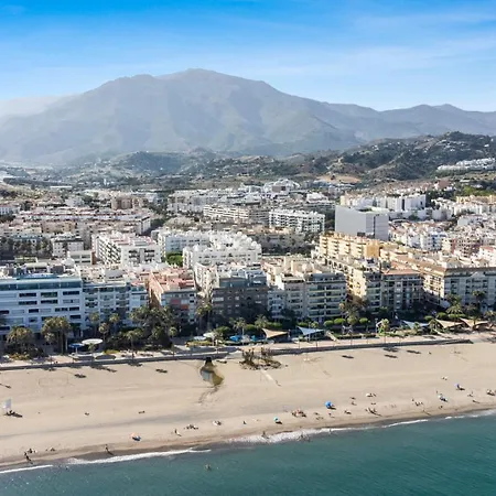 Elegant Beachside 2 Bedroom With Rooftop Pool *