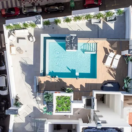 Elegant Beachside 2 Bedroom With Rooftop Pool Apartment Estepona