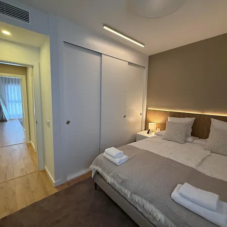 Elegant Beachside 2 Bedroom With Rooftop Pool Estepona