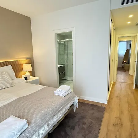 Elegant Beachside 2 Bedroom With Rooftop Pool Estepona