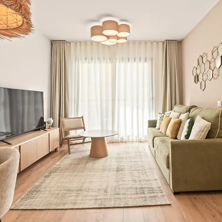 Elegant Beachside 2 Bedroom With Rooftop Pool Apartman Estepona