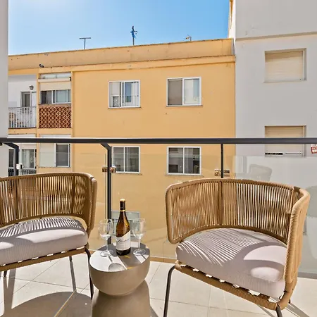 Elegant Beachside 2 Bedroom With Rooftop Pool Estepona