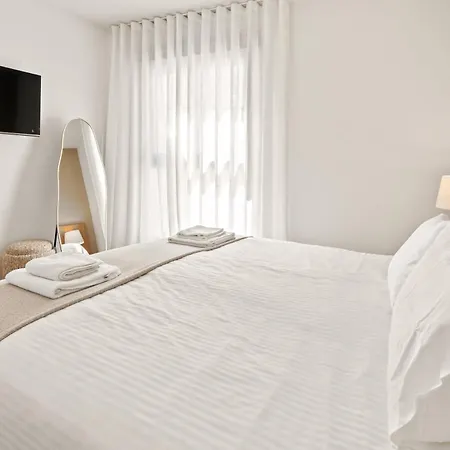 Apartman Elegant Beachside 2 Bedroom With Rooftop Pool