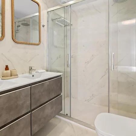 Elegant Beachside 2 Bedroom With Rooftop Pool * Estepona