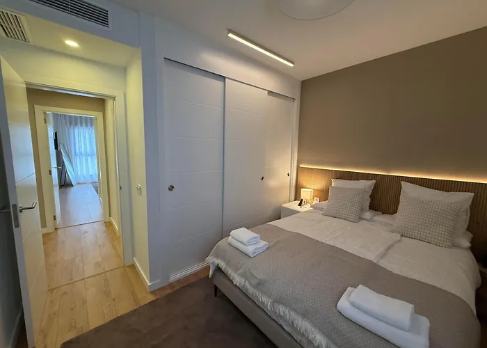 Elegant Beachside 2 Bedroom With Rooftop Pool אסטפונה