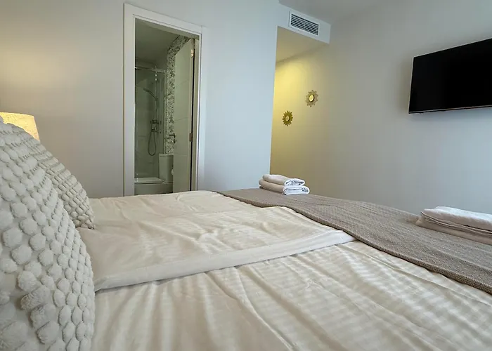 דירה Elegant Beachside 2 Bedroom With Rooftop Pool *