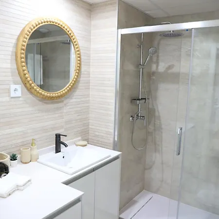 Elegant Beachside 2 Bedroom With Rooftop Pool アパート エステポナ