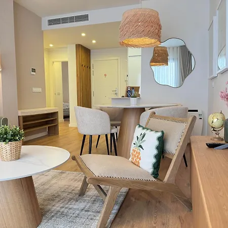 Elegant Beachside 2 Bedroom With Rooftop Pool Estepona