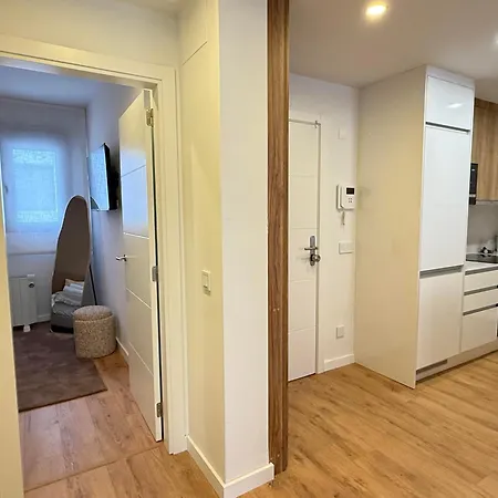 Elegant Beachside 2 Bedroom With Rooftop Pool Апартаменти