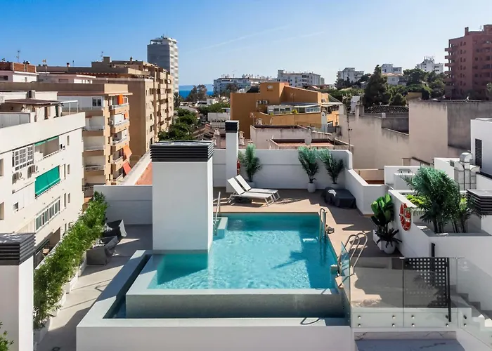 Elegant Beachside 2 Bedroom With Rooftop Pool Апартаменти *